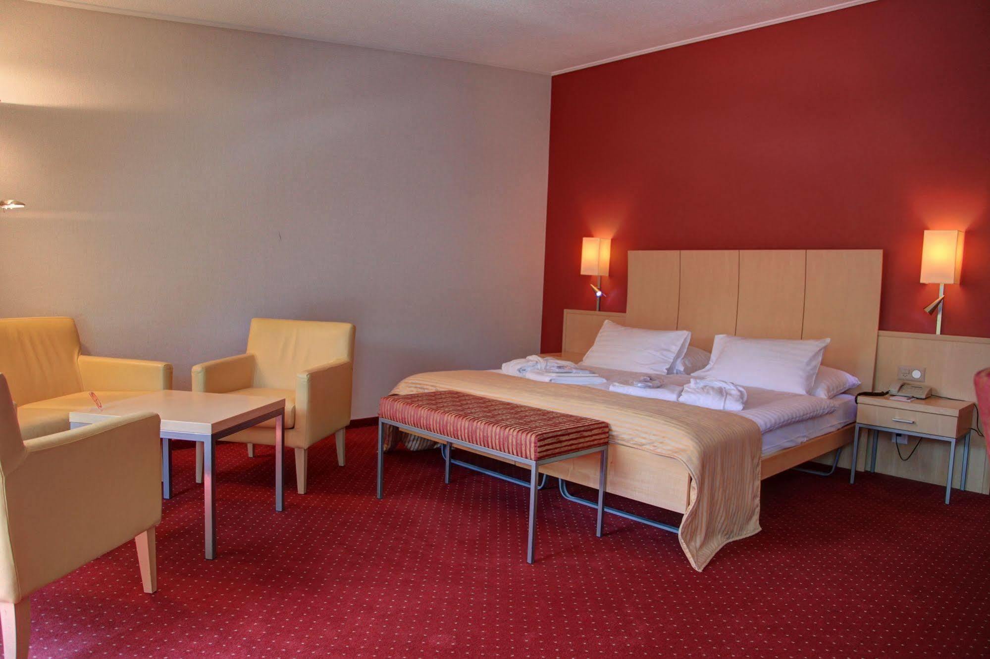 Grand Hotel Et Centre Thermal D'Yverdon-Les-Bains Exterior photo